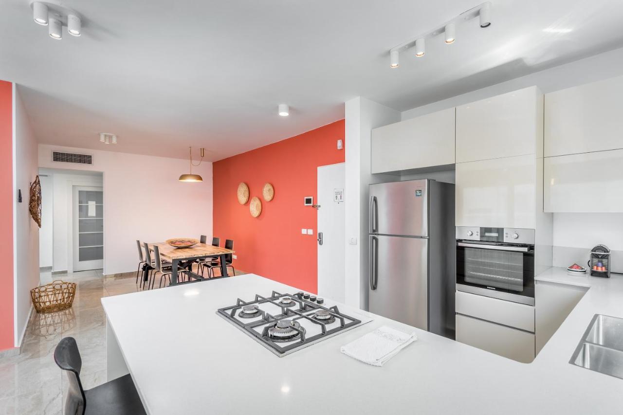 3 Bedrooms Apt Balcony & Parking Near Banana Beach Tel Aviv Exteriör bild