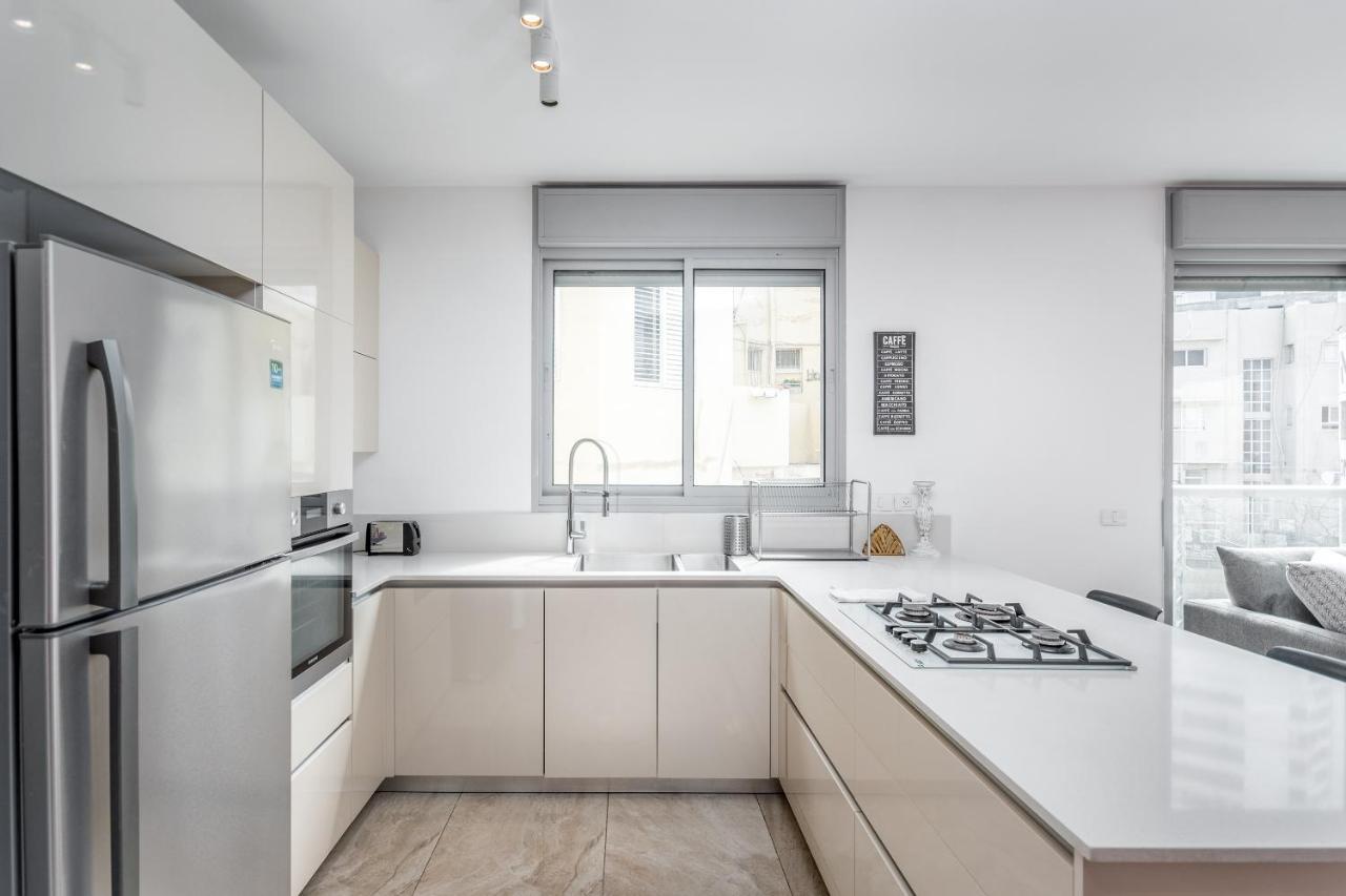 3 Bedrooms Apt Balcony & Parking Near Banana Beach Tel Aviv Exteriör bild