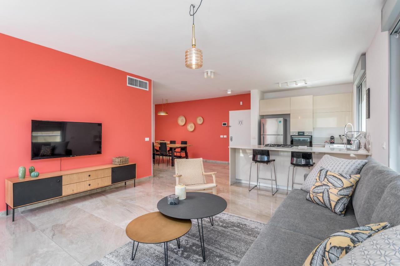 3 Bedrooms Apt Balcony & Parking Near Banana Beach Tel Aviv Exteriör bild