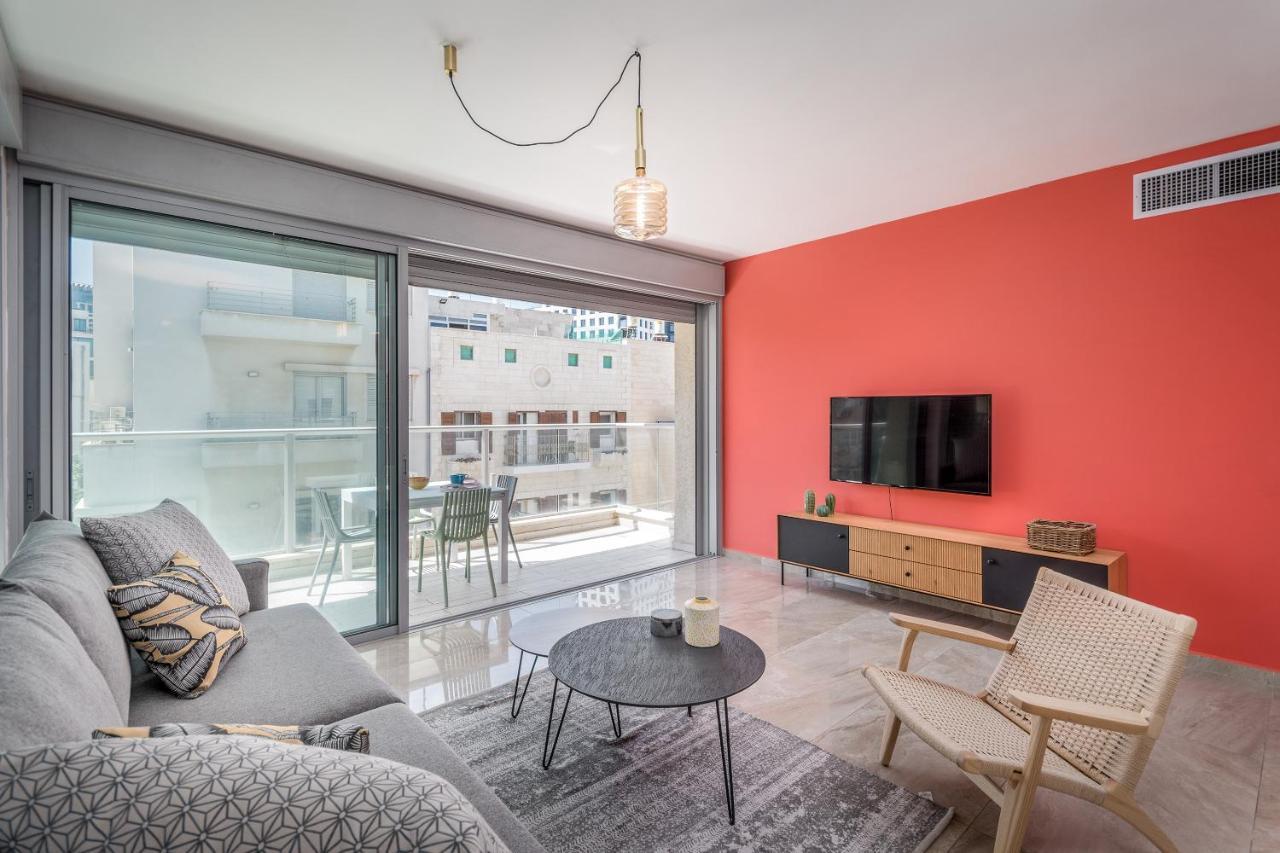 3 Bedrooms Apt Balcony & Parking Near Banana Beach Tel Aviv Exteriör bild