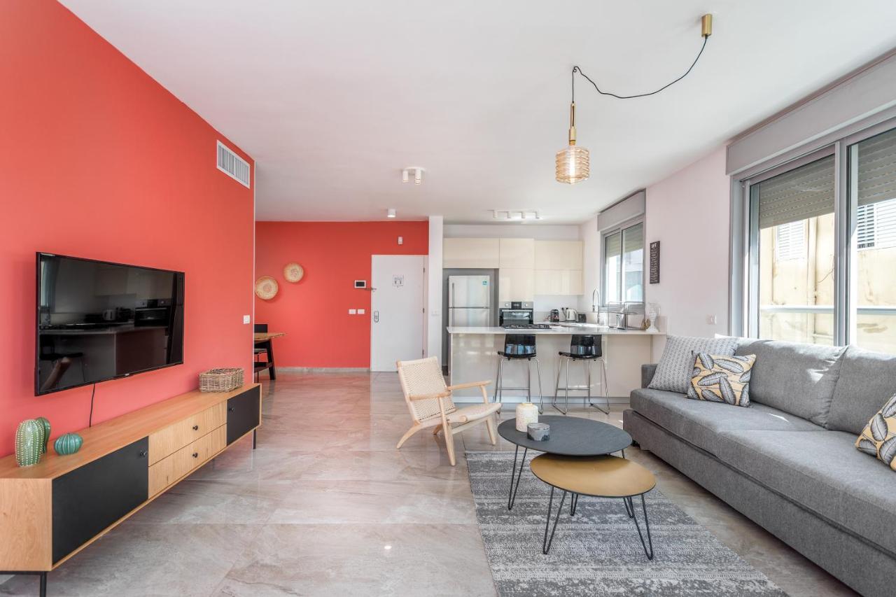 3 Bedrooms Apt Balcony & Parking Near Banana Beach Tel Aviv Exteriör bild