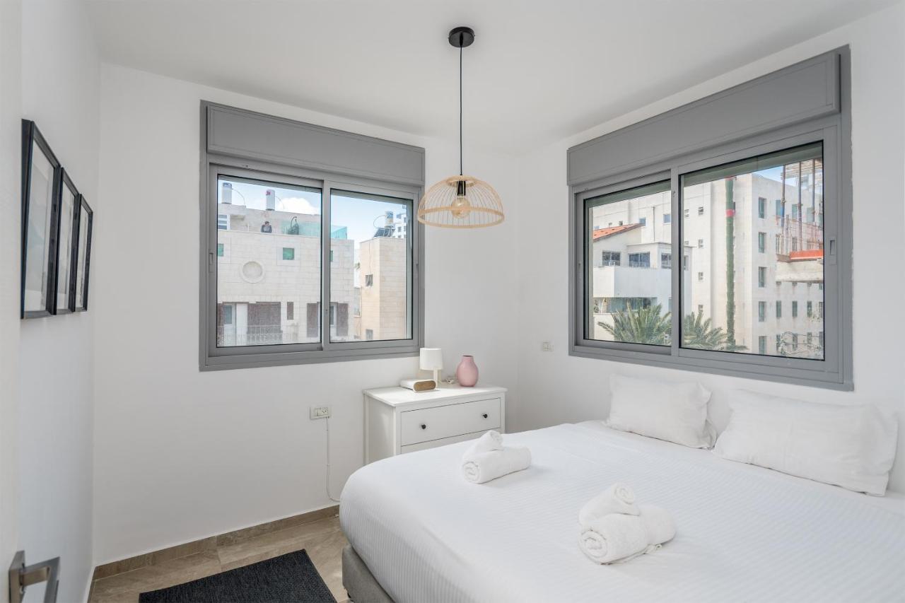 3 Bedrooms Apt Balcony & Parking Near Banana Beach Tel Aviv Exteriör bild